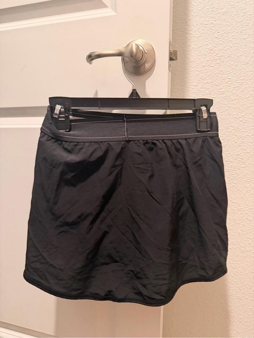 ALO Yoga Black Athletic Skort with Logo Waistband - Picture 2 of 2
